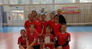 Damska reprezentacja „Jedynki” MISTRZEM POWIATU w piłce siatkowej - zdjęcie 4