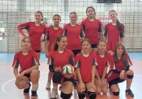 Damska reprezentacja „Jedynki” MISTRZEM POWIATU w piłce siatkowej - zdjęcie główne
