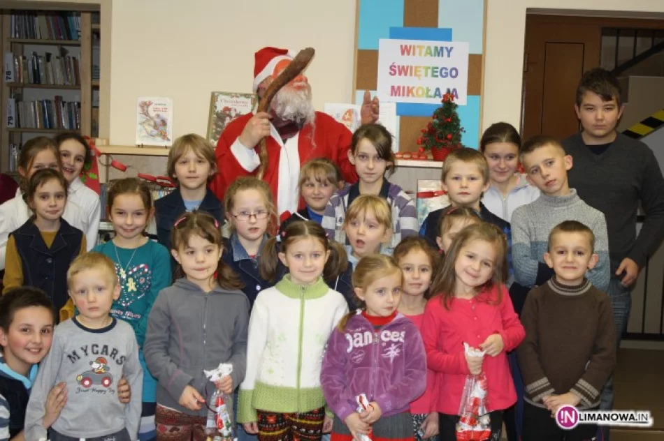 Czytanie ze Św. Mikołajem w Bibliotece w Starej Wsi - zdjęcie 4