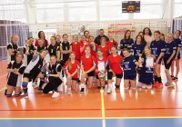 Dziewczęta rozstrzygnęły walkę o siatkarskie mistrzostwo powiatu - zdjęcie główne