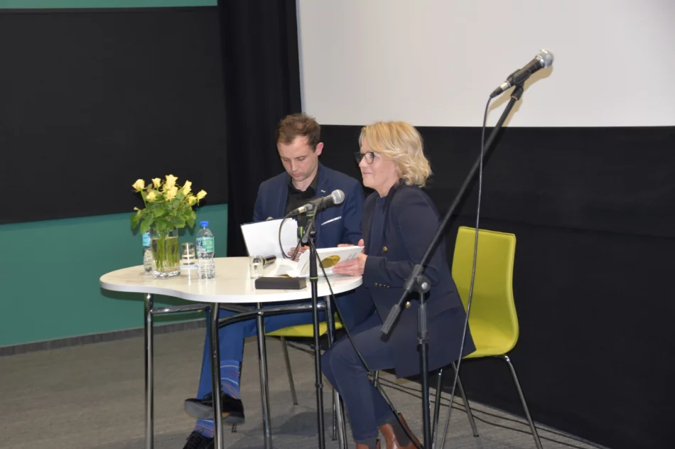 Aktorka Maria Pakulnis spotkała się z mieszkańcami - zdjęcie 5