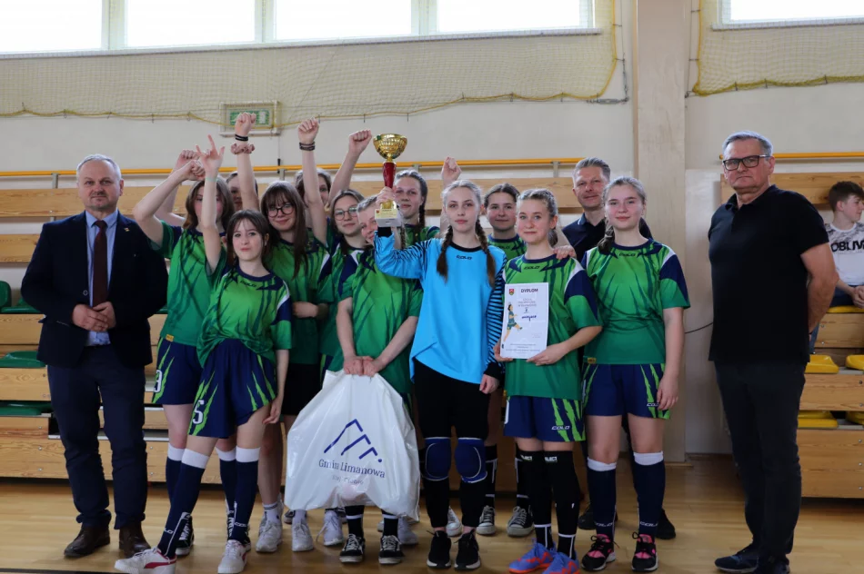 Dziewczyny z Rupniowa Mistrzyniami Gminy w piłce ręcznej młodzieży - zdjęcie 3