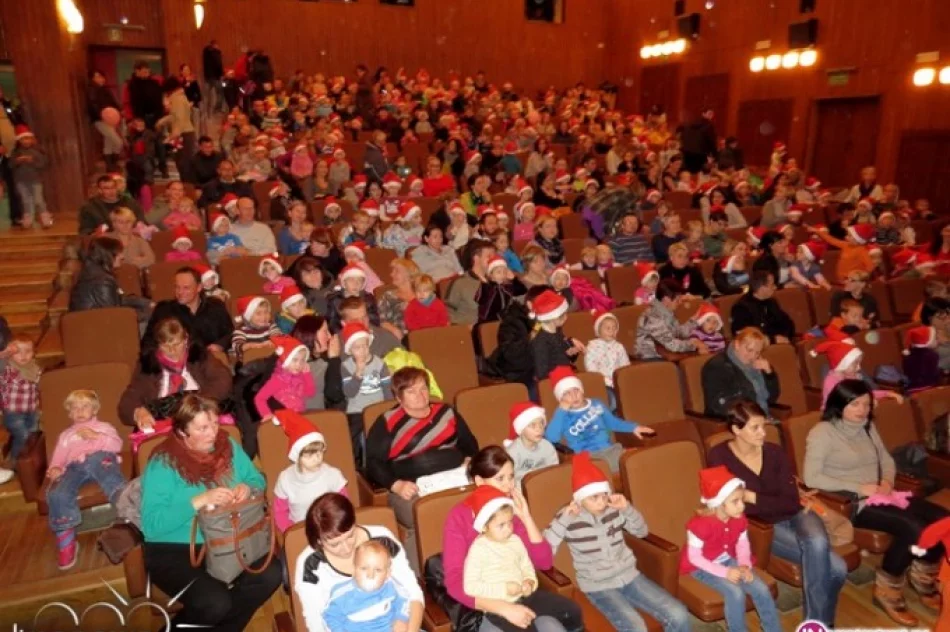 Najmłodsi spotkali się ze Świętym Mikołajem! - zdjęcie 3