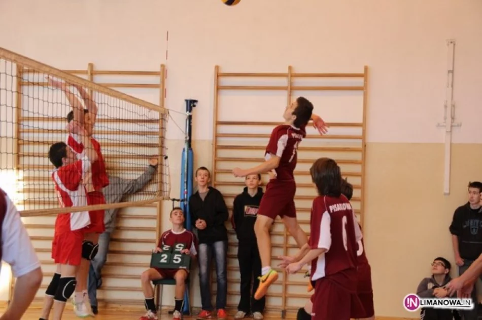 Chłopcy w Pisarzowej zwyciężyli w Turniej Siatkówki - zdjęcie 2