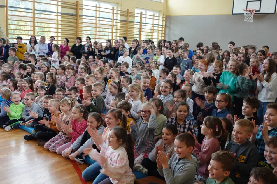 Spotkanie uczniów z grupą ratowniczą z OSP Męcina - zdjęcie 5