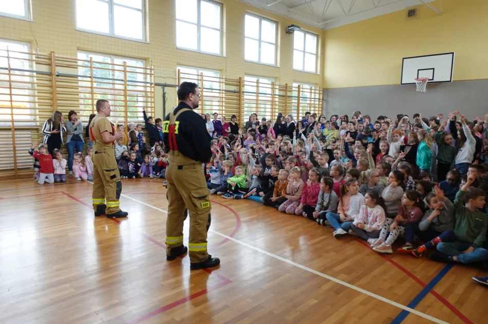 Spotkanie uczniów z grupą ratowniczą z OSP Męcina - zdjęcie 8