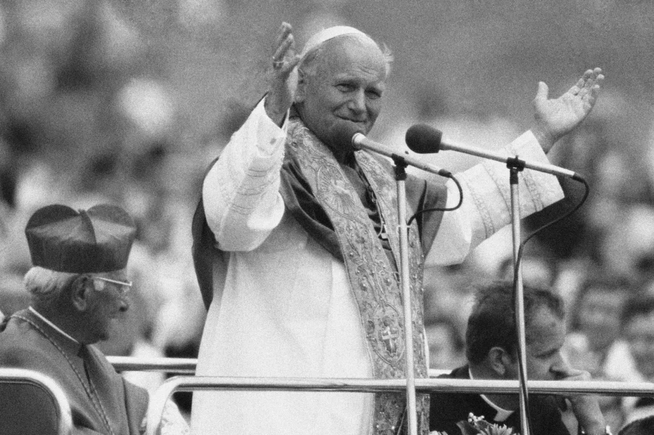 KAŻDE SPOŁECZEŃSTWO ABY DOBRZE FUNKCJONOWAĆ, ROZWIJAĆ SIĘ POTRZEBUJE AUTORYTETÓW - felieton  Janiny Firlej - zdjęcie 7