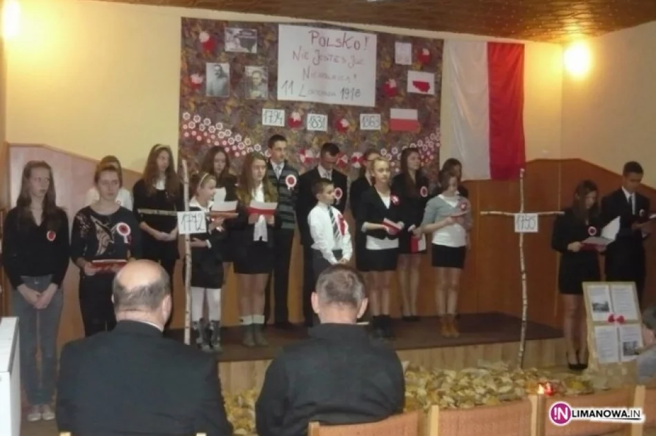 Młodzież z Kisielówki upamiętniła rocznicę Odzyskania Niepodległości - zdjęcie 4