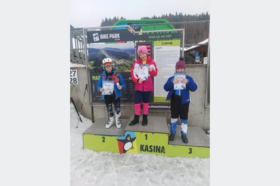 Uczennica limanowskiej „Dwójki” blisko podium w wojewódzkich zawodach w narciarstwie alpejskim - zdjęcie 2