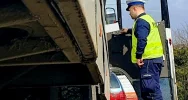 Kontrolowali busy: na 18 kontroli zatrzymano 7 dowodów rejestracyjnych - zdjęcie 4