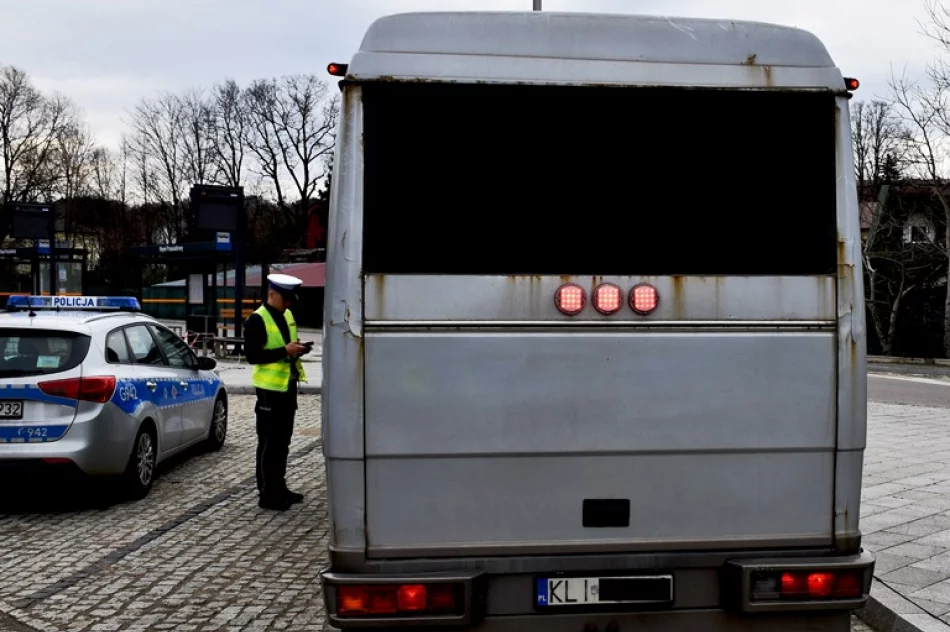 Kontrolowali busy: na 18 kontroli zatrzymano 7 dowodów rejestracyjnych - zdjęcie 6