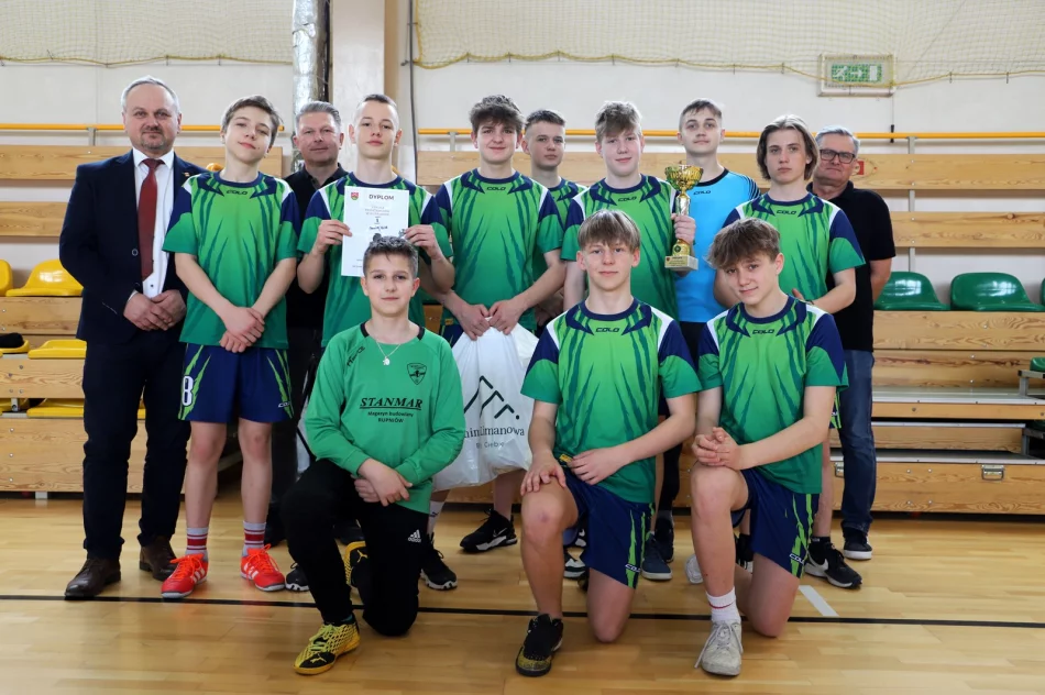 Chłopcy z Rupniowa Mistrzami Gminy Limanowa w Piłce Ręcznej Młodzieży - zdjęcie 2