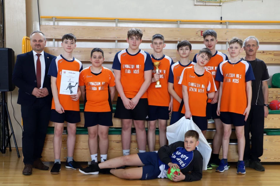 Chłopcy z Rupniowa Mistrzami Gminy Limanowa w Piłce Ręcznej Młodzieży - zdjęcie 4