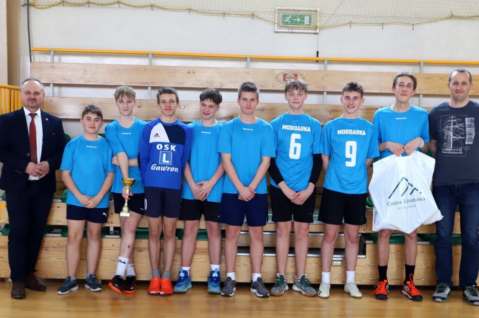 Chłopcy z Rupniowa Mistrzami Gminy Limanowa w Piłce Ręcznej Młodzieży - zdjęcie 5
