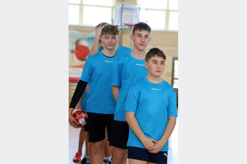 Chłopcy z Rupniowa Mistrzami Gminy Limanowa w Piłce Ręcznej Młodzieży - zdjęcie 11