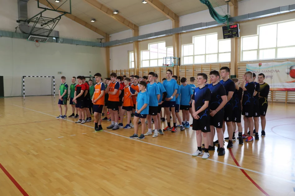 Chłopcy z Rupniowa Mistrzami Gminy Limanowa w Piłce Ręcznej Młodzieży - zdjęcie 13