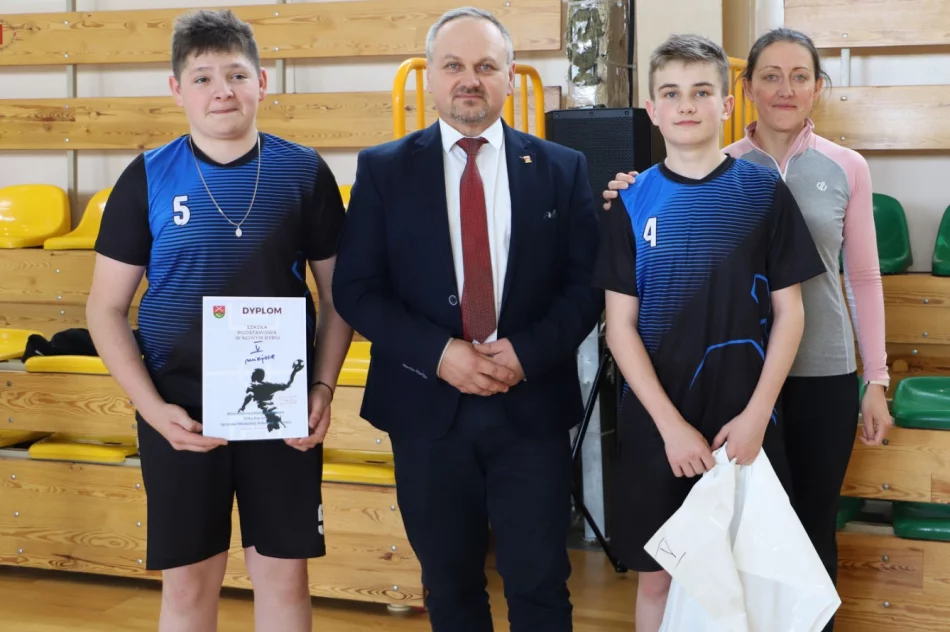 Chłopcy z Rupniowa Mistrzami Gminy Limanowa w Piłce Ręcznej Młodzieży - zdjęcie 18