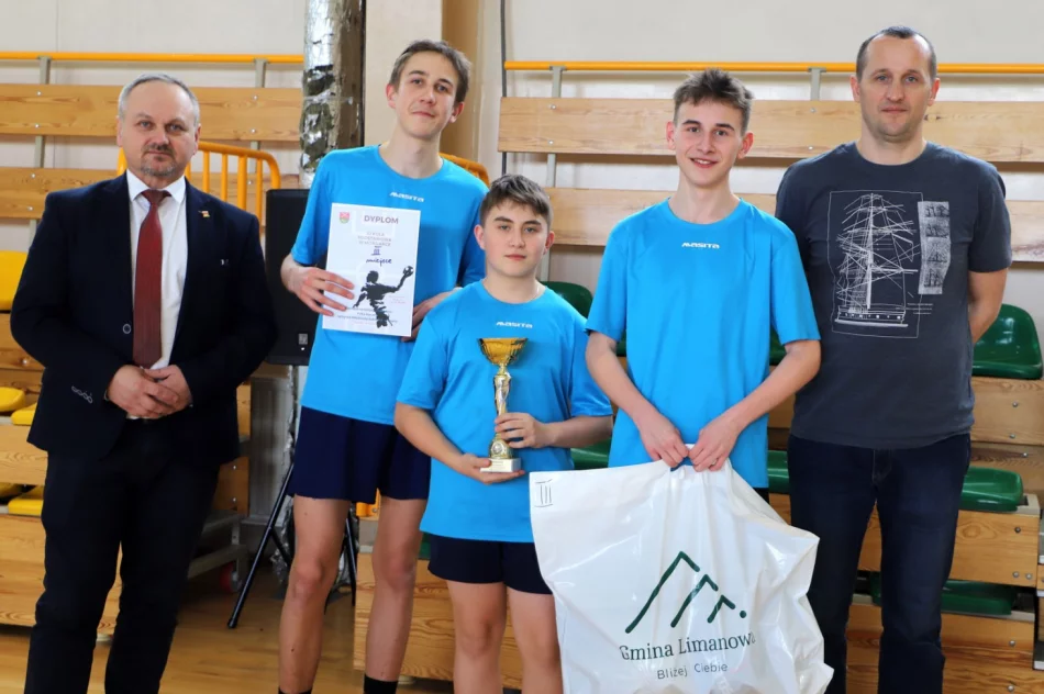Chłopcy z Rupniowa Mistrzami Gminy Limanowa w Piłce Ręcznej Młodzieży - zdjęcie 20
