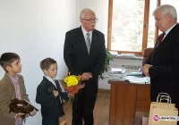 Dzieci dziękują za plac zabaw - zdjęcie główne