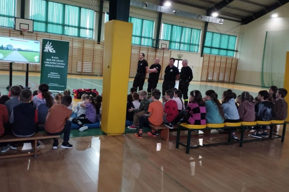Spotkanie z pracownikami KRUS i strażakami z OSP w Limanowej . - zdjęcie 3