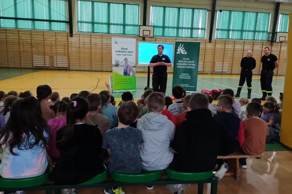 Spotkanie z pracownikami KRUS i strażakami z OSP w Limanowej . - zdjęcie 6