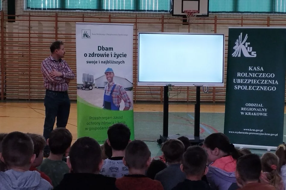 Spotkanie z pracownikami KRUS i strażakami z OSP w Limanowej . - zdjęcie 8