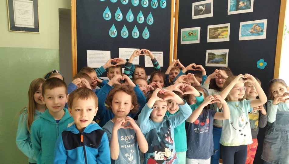 „Kochamy naszą planetę” –Światowy Dzień Wody w Szkole Podstawowej w Pisarzowej - zdjęcie 1