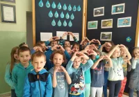 „Kochamy naszą planetę” –Światowy Dzień Wody w Szkole Podstawowej w Pisarzowej - zdjęcie główne