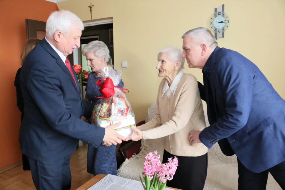 Mieszkanka Limanowej Janina Florek obchodziła setne urodziny!  - zdjęcie 2