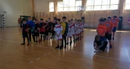 Chłopcy z Męciny wygrywają gminne eliminacje turnieju „ Z podwórka na stadion o Puchar Tymbarku” - zdjęcie 2