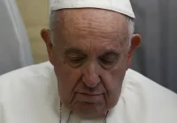 Papież Franciszek w szpitalu - trudności z oddychaniem - zdjęcie główne