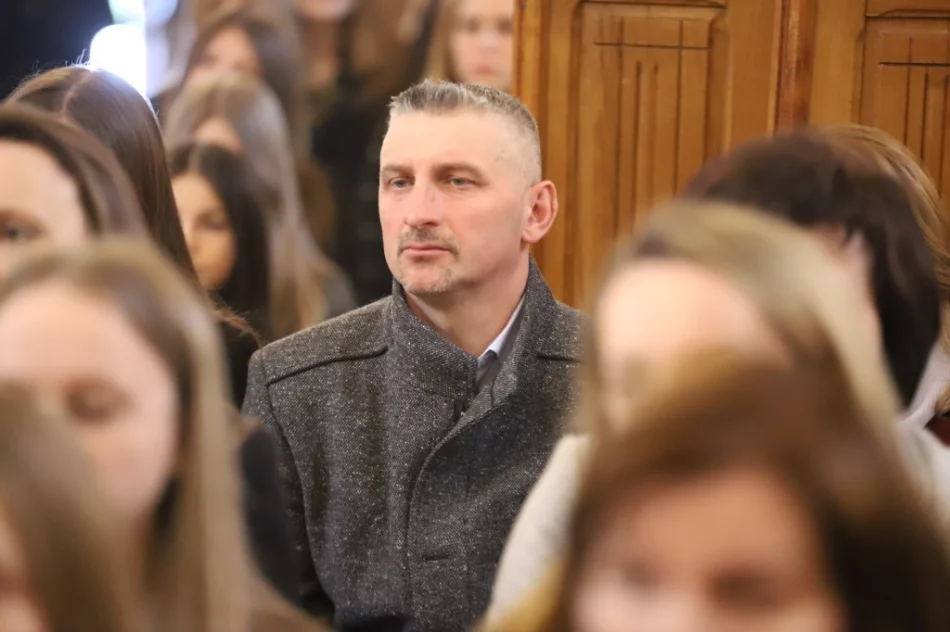 Metropolita do młodych: "macie bronić Chrystusowego krzyża" - zdjęcie 3