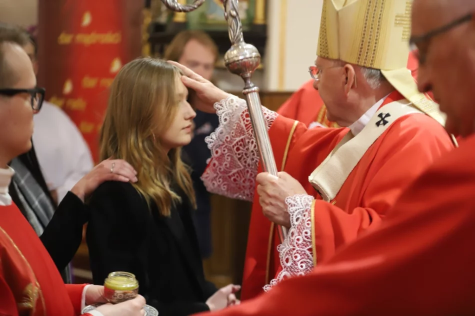 Metropolita do młodych: "macie bronić Chrystusowego krzyża" - zdjęcie 5