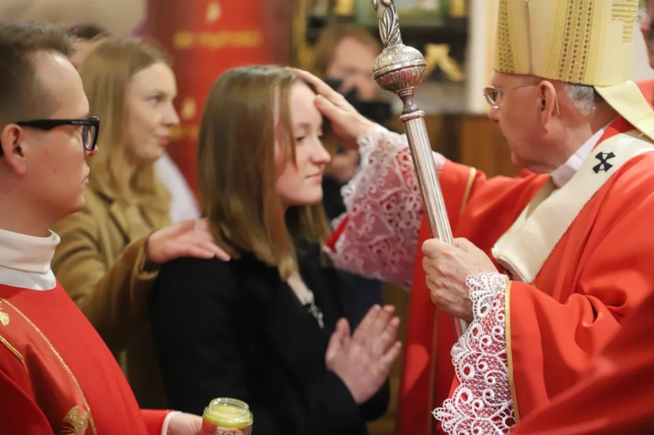 Metropolita do młodych: "macie bronić Chrystusowego krzyża" - zdjęcie 6