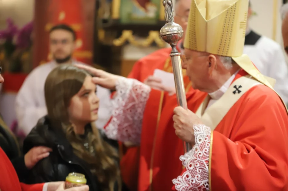 Metropolita do młodych: "macie bronić Chrystusowego krzyża" - zdjęcie 15