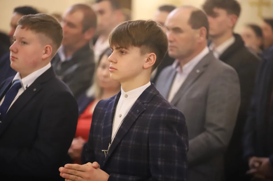 Metropolita do młodych: "macie bronić Chrystusowego krzyża" - zdjęcie 20