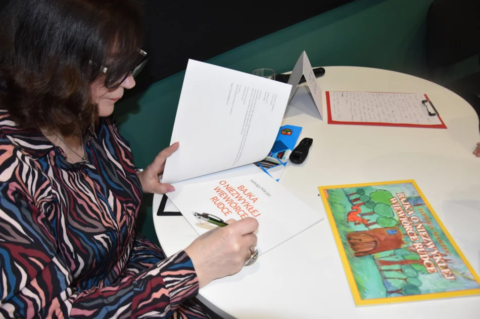 Pełne wrażeń i ekscytacji spotkanie promujące książkę „Bajka o niezwykłej wiewiórce Rudce” - zdjęcie 15