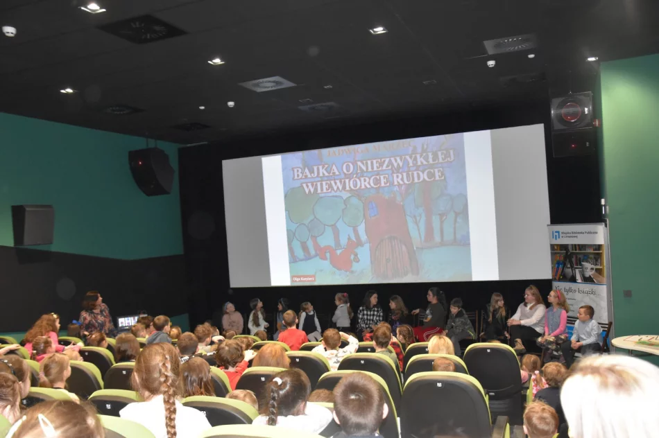 Pełne wrażeń i ekscytacji spotkanie promujące książkę „Bajka o niezwykłej wiewiórce Rudce” - zdjęcie 18