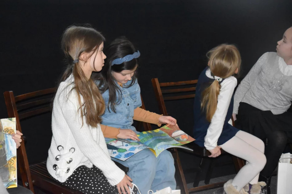 Pełne wrażeń i ekscytacji spotkanie promujące książkę „Bajka o niezwykłej wiewiórce Rudce” - zdjęcie 20