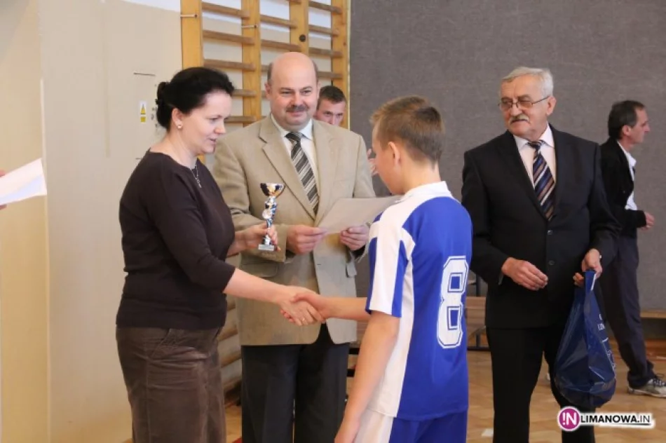 Chłopcy z Pisarzowej najlepsi w Mini Piłce Siatkowej - zdjęcie 3