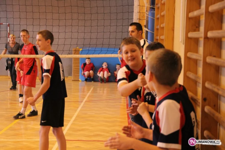Chłopcy z Pisarzowej najlepsi w Mini Piłce Siatkowej - zdjęcie 4