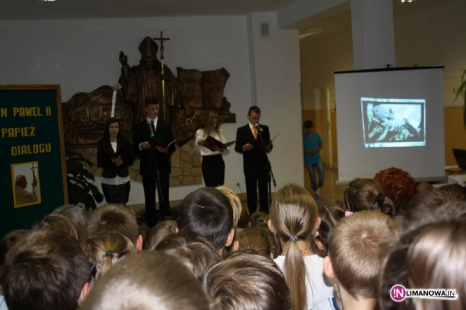 Obchody Dnia Papieskiego w Zespole Szkół w Męcinie - zdjęcie 3