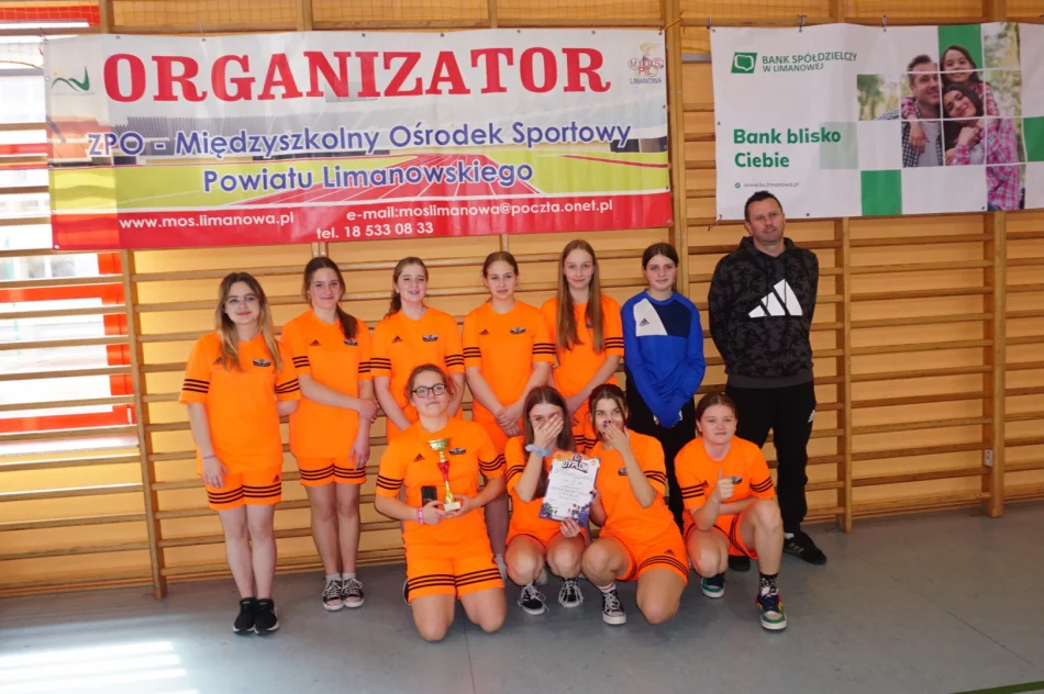 Szczypiornistki ze Słopnice sięgnęły po mistrzostwo powiatu - zdjęcie 2