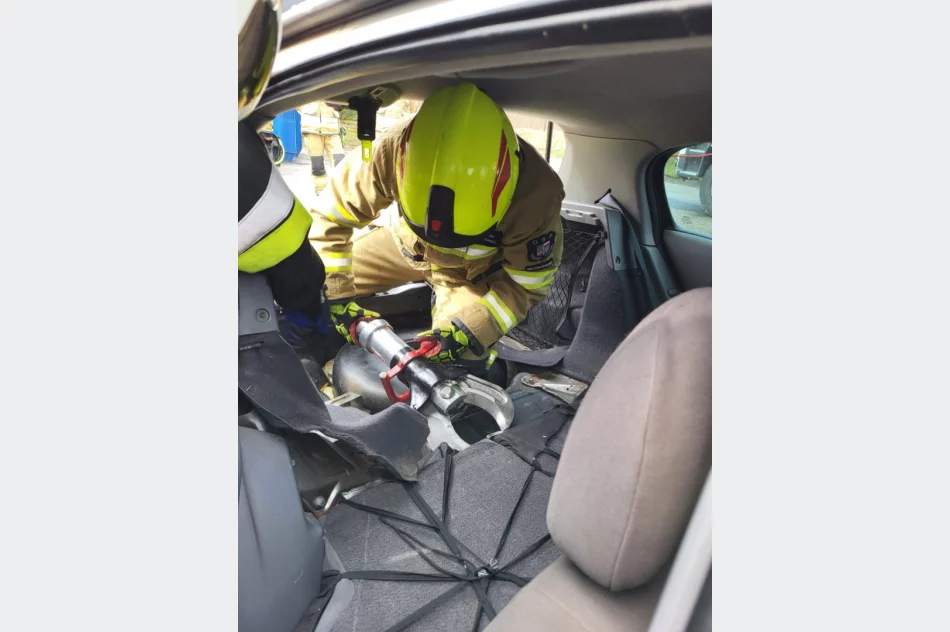 Wspólne ćwiczenia z ratownictwa technicznego  - zdjęcie 3