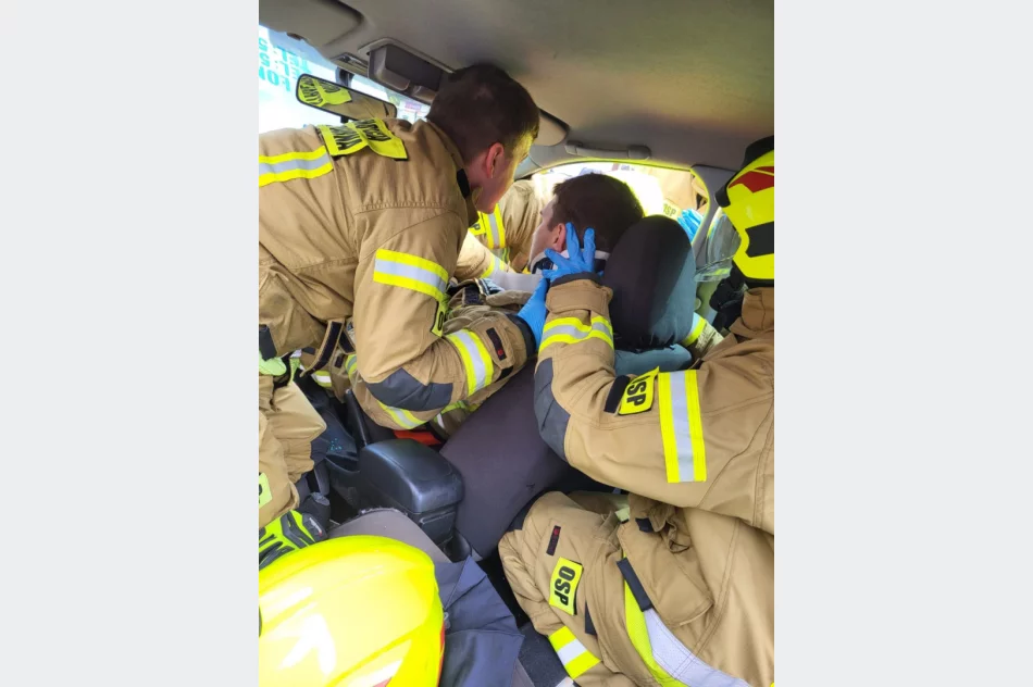 Wspólne ćwiczenia z ratownictwa technicznego  - zdjęcie 16