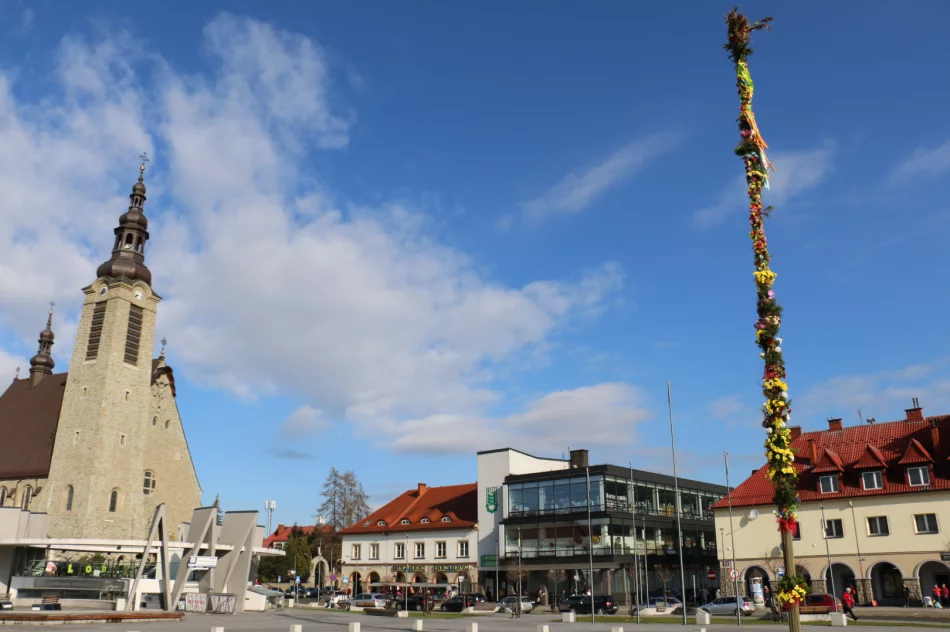 19-metrowa Palma Wielkanocna stanęła na limanowskim rynku - zdjęcie 7