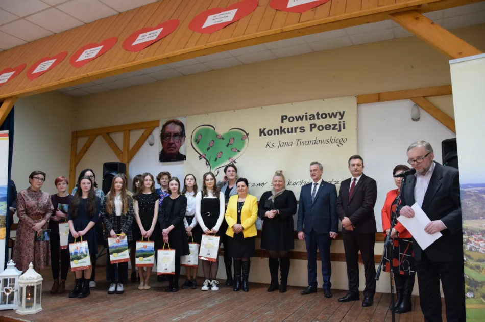 Znamy laureatów Powiatowego Konkursu Poezji ks. Jana Twardowskiego - zdjęcie 2