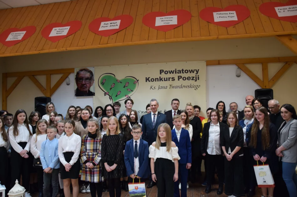 Znamy laureatów Powiatowego Konkursu Poezji ks. Jana Twardowskiego - zdjęcie 4