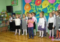 Przedszkolaki składają życzenia - zdjęcie główne