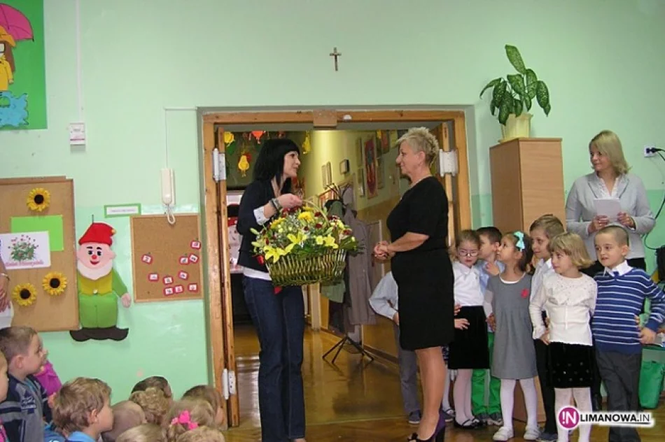 Przedszkolaki składają życzenia - zdjęcie 4